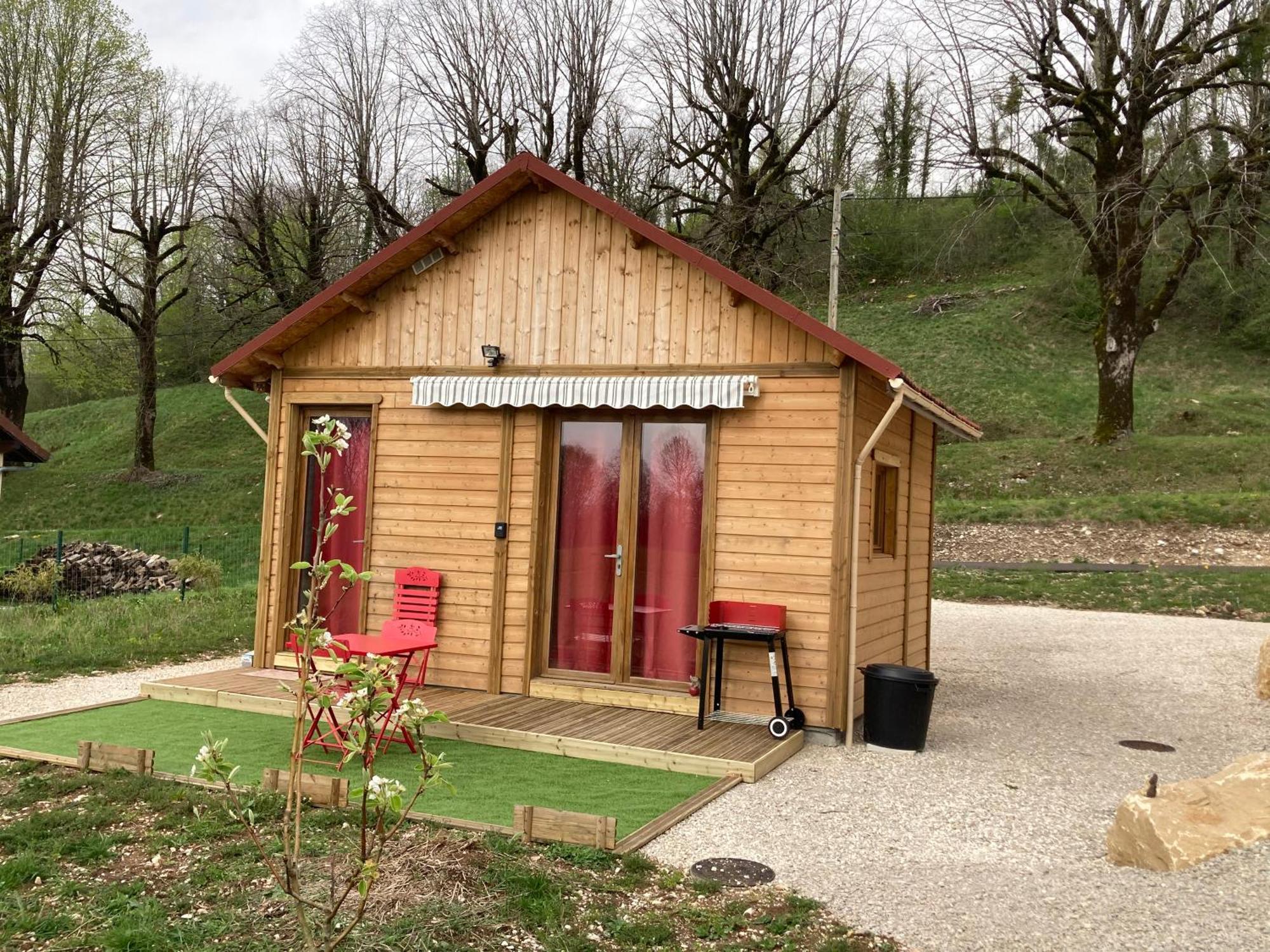 La P'Tite Maison Bois Du Herisson Menetrux-en-Joux Exterior photo